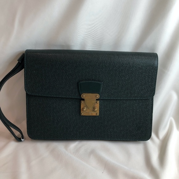 Louis Vuitton Green Taiga Clutch Pochette Sku#83917 - Picture 1 of 10